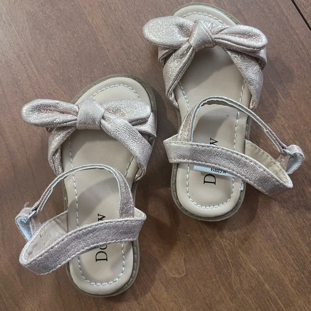 Girls sandals golden shimmer size 6 US toddler girls Easter Holiday